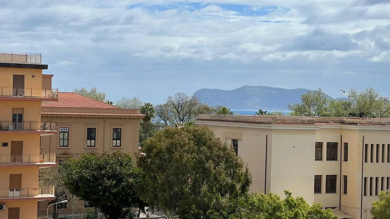 Large Flat Near Botanical Garden & Central Station Palermo 0*,  Italy